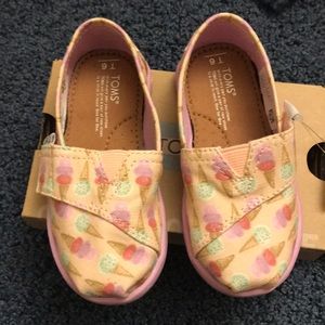Toms Pink Ice Cream Classic NWT
